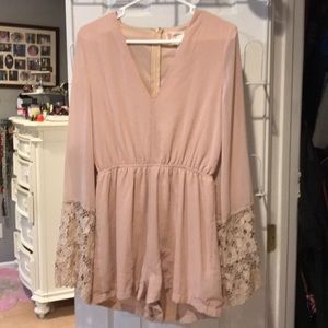 L’atiste Blush Romper ❤️